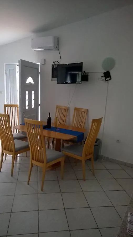 Apartments Masic Milovci Guest house